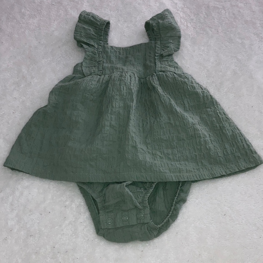 #56. 🆕 NWOT - Carter’s Just One You - Green Ruffled Baby Dress